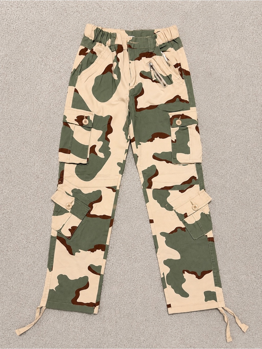 Women’s Size 2 Beige/Olive/Brown Camo Cargo Pants - NWOT